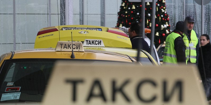 Таксиметров шофьор осъди община Хасково заради непочистен сняг