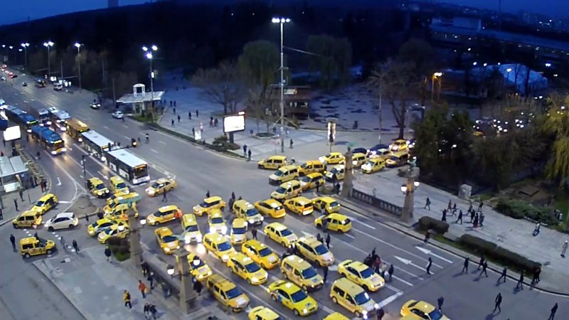 Таксиметрови шофьори плашат с блокада на София на 1 април