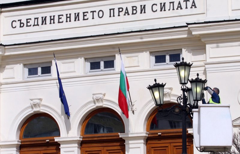 Парламентът ще обсъди финансовата политика на кабинета