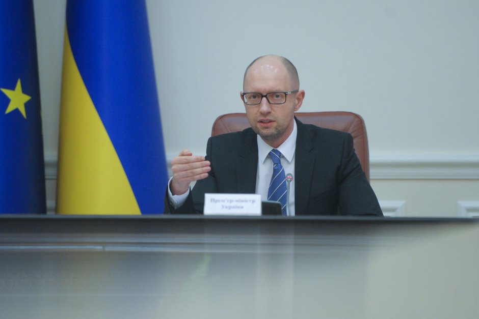Премиерът на Украйна Яценюк подаде оставка