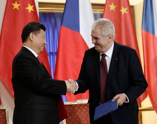 Китайският президент Си Цзинпин и чешкият му колега Милош Земан