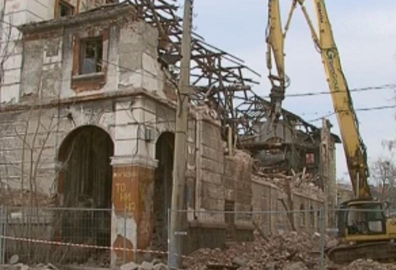 Наредено е пълно възстановяване на разрушения тютюнев склад в Пловдив