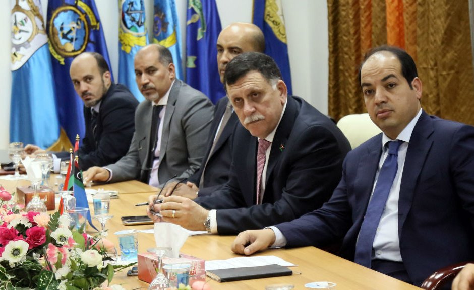 Премиерът на правителството на единството Файез Сарадж (вторият отдясно)