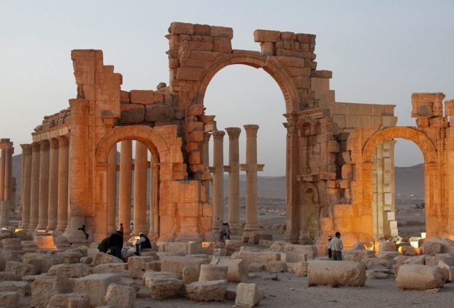Сирийските правителствени сили достигнаха до покрайнините на Палмира