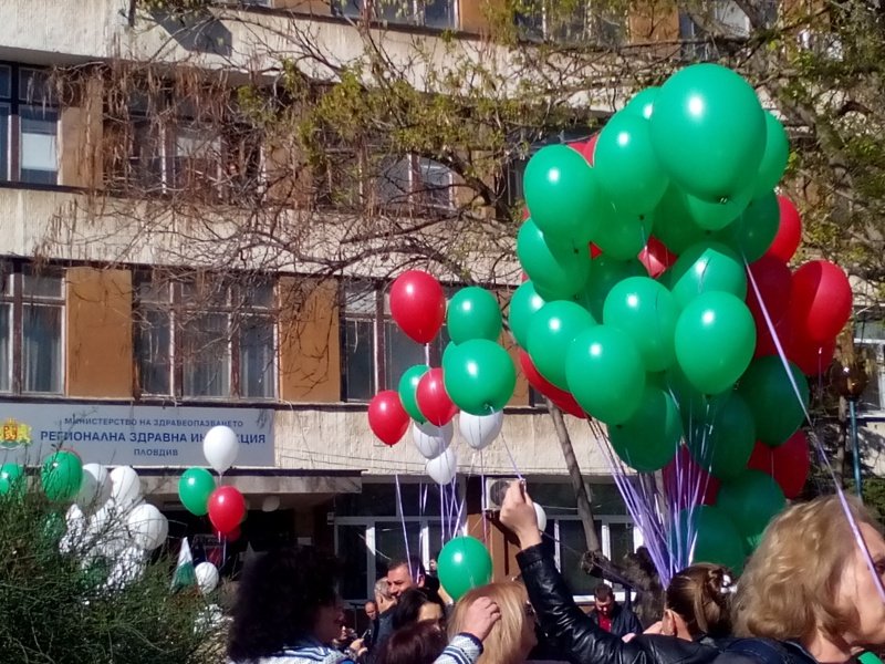 Медици пуснаха балони в знак на протест срещу промените в здравеопазването, сн. БГНЕС