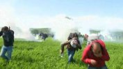 Полицията отблъсна със сълзотворен газ мигранти, опитали се да минат от Гърция в Македония
