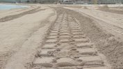 Тежки машини са разкопали част от плажа Алепу