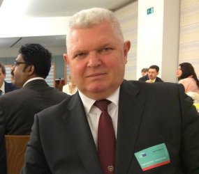Представителят на "Аджъбадем" у нас д-р Гюрай Ходжев.