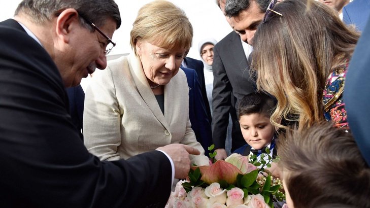 Турският премиер Ахмет Давутоглу и Ангела Меркел, сн. БГНЕС