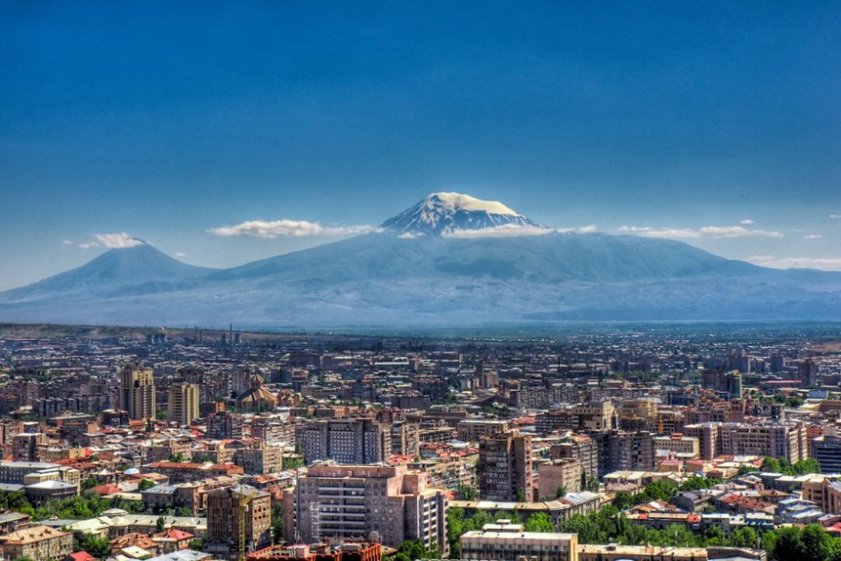 Един загинал и шестима ранени при експлозия на автобус в Ереван