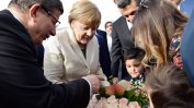 Меркел и Туск посетиха бежански лагер в Турция в опит да намалят напрежението