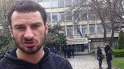 "Ловецът" на мигранти Перата излезе от ареста, рецитирайки Вапцаров