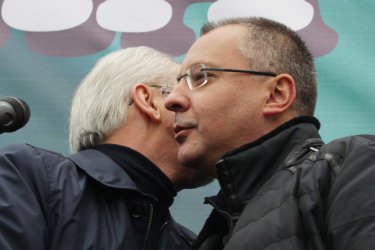 Паметната целувка Станишев - Местан на "Орлов мост" през 2014 г. 