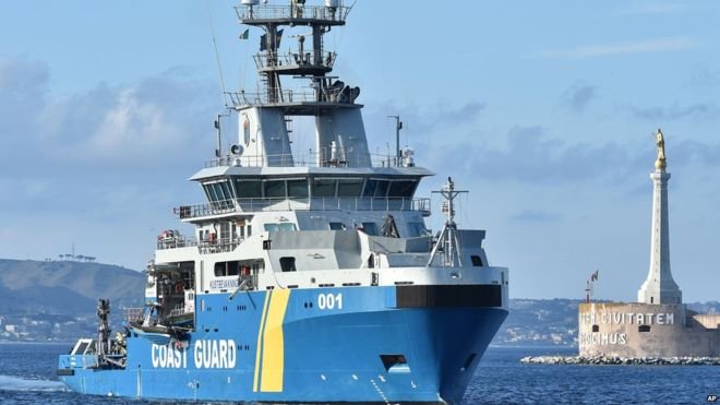 Мисията на ЕС е иззела 103 плавателни съда на трафиканти на хора