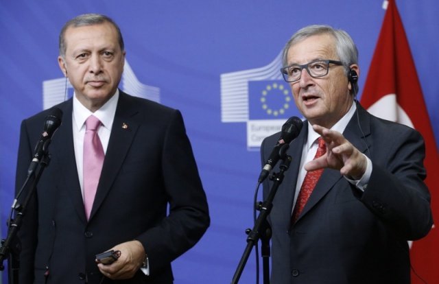 Турският президент и председателят на ЕК след срещата им в Брюксел през октомври 2015-та.