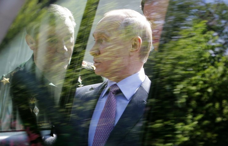 Генерал счупи дръжката на новия всъдеход "Патриот" пред Путин