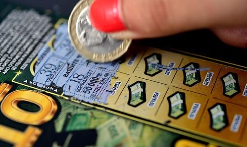 Близо половината българи изпробват късмета си в хазарт