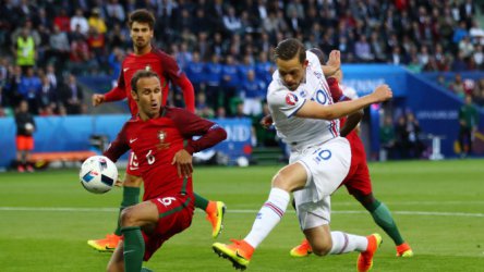 Исландия открадна точка от фаворита Португалия в дебюта си