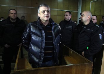 Петното е арестуван, след като счупил челюстта на бившата си приятелка