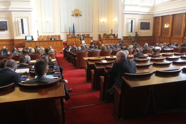 Парламентът прехвърли на вътрешния министър проблема с частните кортежи