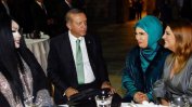 Ердоган вечеря с транссексуална "дива" след репресиите срещу прайда в Истанбул