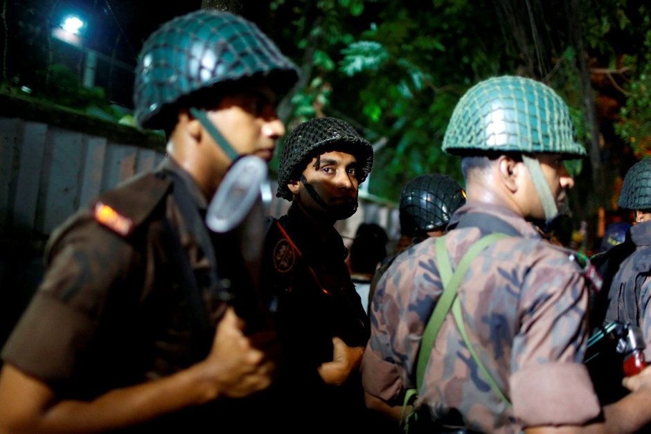 Заложническата драма в Бангладеш приключи с 28 жертви