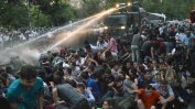 Десетки ранени при сблъсъци между протестиращи и полиция в Армения
