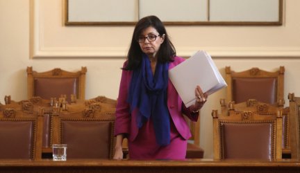 Кунева: Кандидатът на РБ за президент трябва да е десен и приличен човек