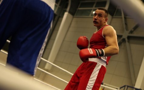 Боксьорът Симеон Чамов стартира с убедителна победа