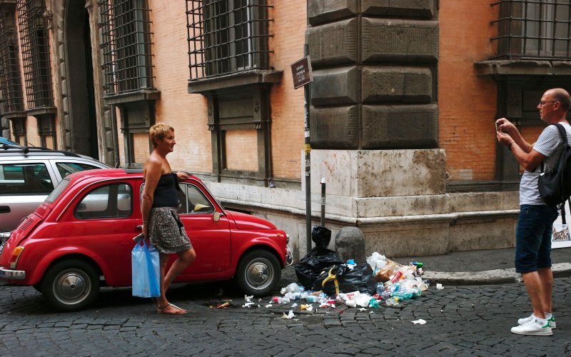 Хаосът с боклука в Рим - първи тест за новата кметица