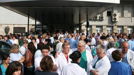 Протест в “Пирогов“ след пореден случай на насилие над медици