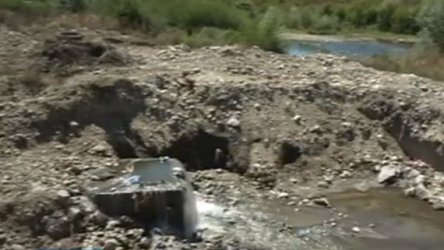 Спряно е изтичане на отпадни води в язовир "Искър"