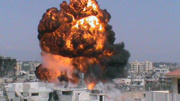 Най-малко 25 души загинаха при въздушни удари в сирийския град Идлиб