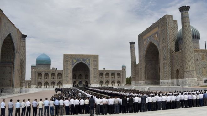 Узбекистанският президент Ислам Каримов беше погребан в Самарканд