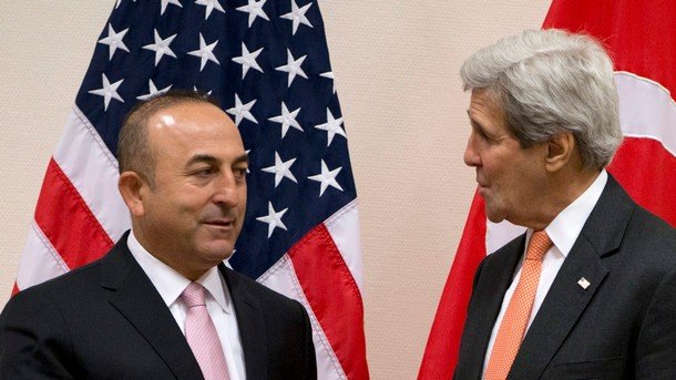 Министърът на външните работи на Турция Мевлют Чавушоглу и държавният секретар на САЩ Джон Кери сн.ЕПА/БГНЕС
