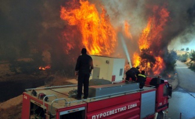 Извънредно положение заради пожари на остров Тасос