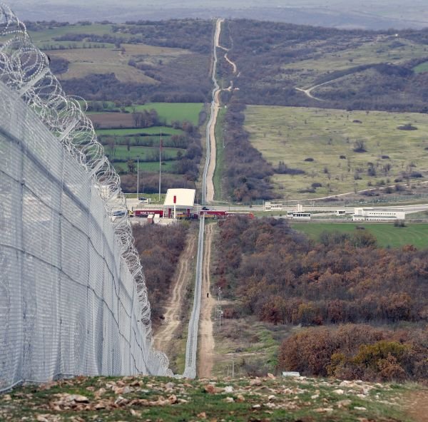 Фронтекс изпрати допълнителни сили по границите на България