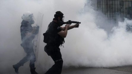 Френската полиция влезе в сблъсък със стотици мигранти