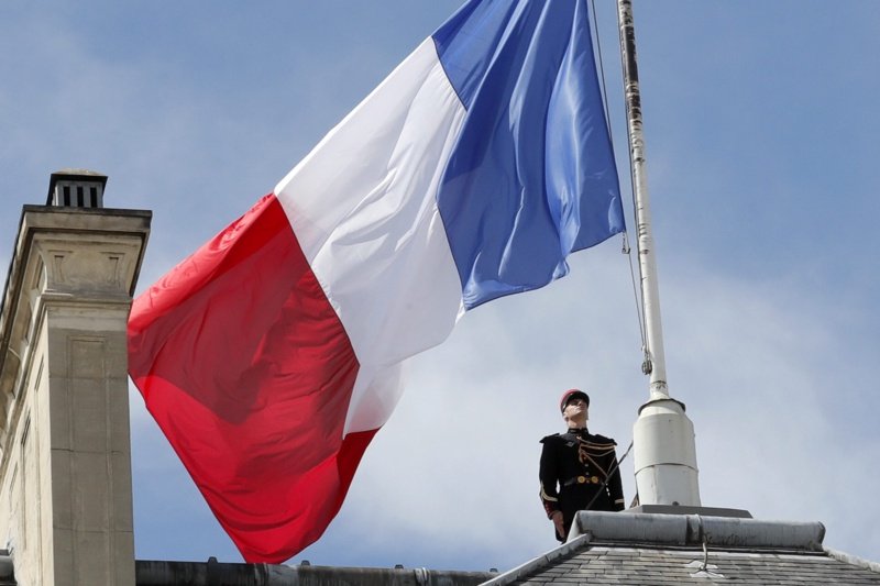Франция предяви обвинения на трите жени от осуетения опит за атентат в Париж