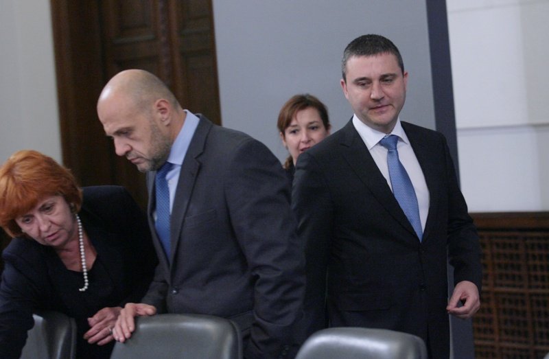 Томислав Дончев и Владислав Горанов по време на заседанието на Тристранката