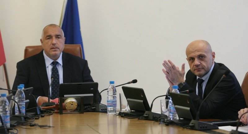 Премиерът Бойко Борисов и вицепремиерът Томислав Дончев в началото на днешната правителствено заседание, сн. БГНЕС