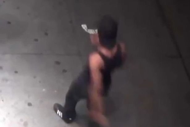 Снимка на предполагаемия нападател, разпространена от полицията в Ню Йорк