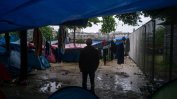 Властите евакуираха бежански лагер в северната част на Париж