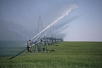 Фермери и хотели, спазващи лимити за водоползване, ще плащат по-ниски такси