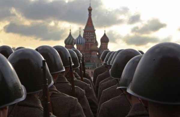 Русия планира значими бюджетни съкращения, които може да засегнат дори отбраната
