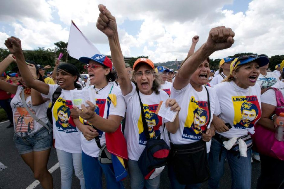 Хиляди жени на протест в Каракас срещу Мадуро