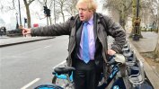 Полицията забрани на Борис Джонсън да кара колело