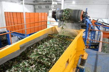 Инсталация за сортиране на стъклото по цвят край София улеснява рециклирането
