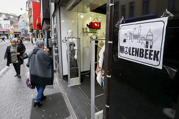 Властите в Брюксел забраняват събирането на хора в квартала "Моленбек"