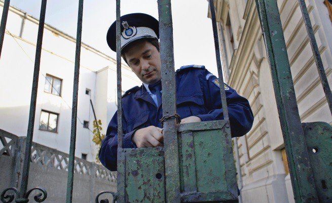 Шефката на румънската ЦИК арестувана точно преди изборите